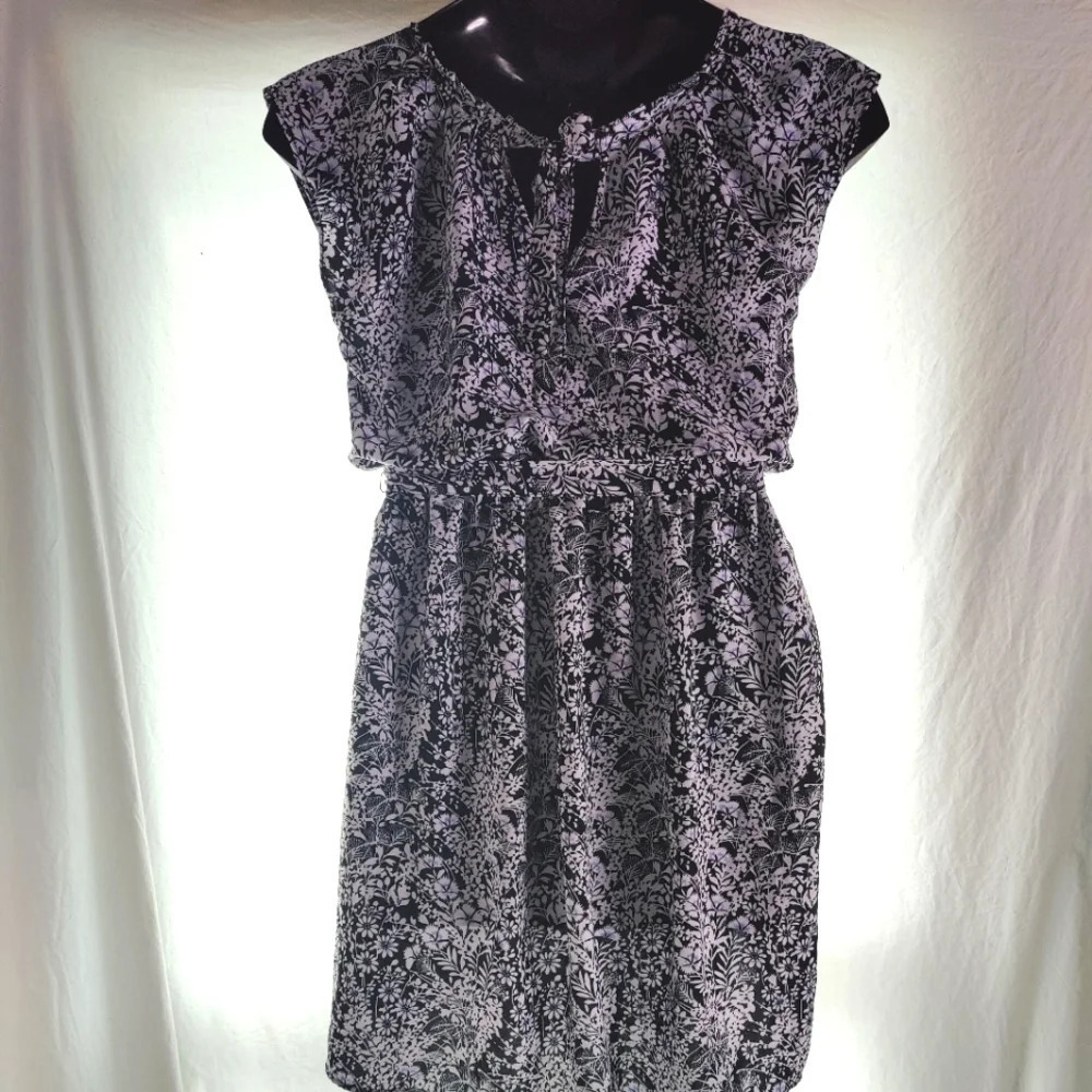 Pretty Flowy Dress EUC - Picture 8 of 13
